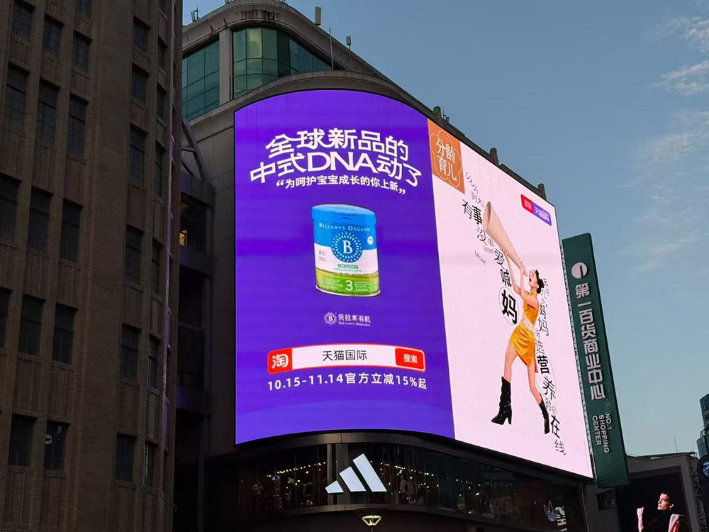 6389862724772243458799677